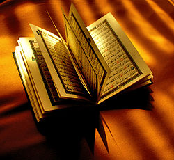http://upload.wikimedia.org/wikipedia/commons/thumb/7/7b/Opened_Qur%27an.jpg/250px-Opened_Qur%27an.jpg
